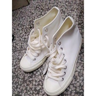 Giày sneaker buộc dây dáng basic dễ phối đồ
