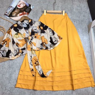 Set áo crop hoa váy maxi vàng, áo crop cột dây tay loe