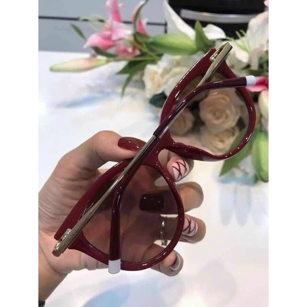 Kính CK sang chảnh màu tôn da