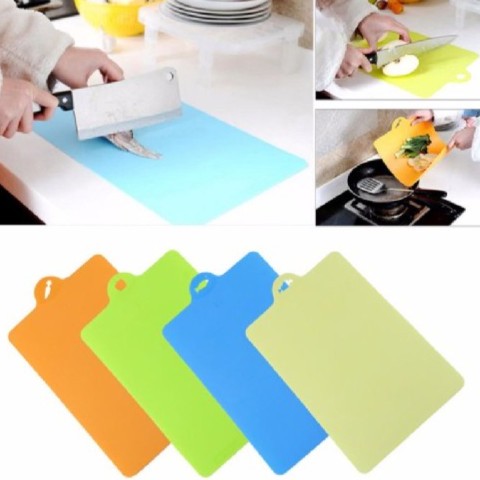 Thớt nhựa dẻo kháng khuẩn cao cấp Nhật Bản, Thớt chống xước, siêu nhẹ, dễ dàng bẻ cong để cho đồ ăn vào nồi khi đun nấu | BigBuy360 - bigbuy360.vn