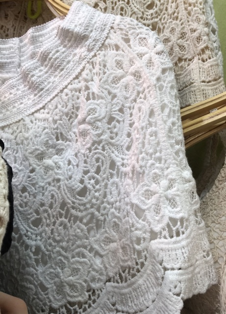 Set biển - set 3 món - áo bra hoa tròn tua rua + quần ren hoa cạp chun bản to + choàng ren hoa hồng (có tách rời)