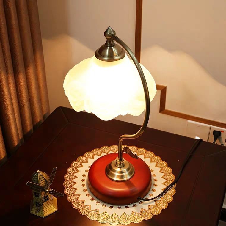 ☍◆Đèn đầu giường phòng ngủ Châu Âu và Mỹ retro hoài cổ net đỏ khách ký túc xá bàn làm việc văn bảo vệ mắt tra