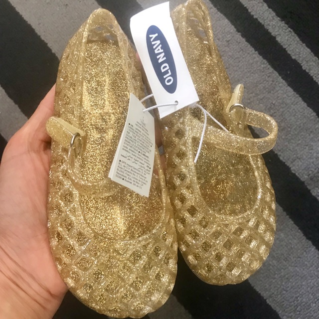 Giày nhựa thơm Old Navy