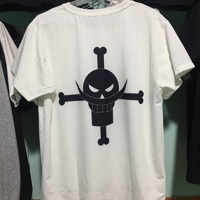 Áo One Piece tem râu trắng