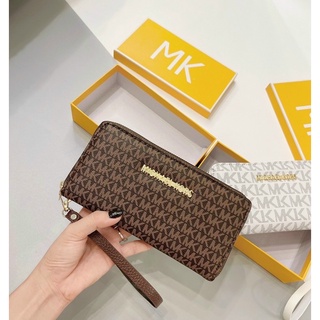 Ví cầm tay Mk dài. Thiết kế thời trang