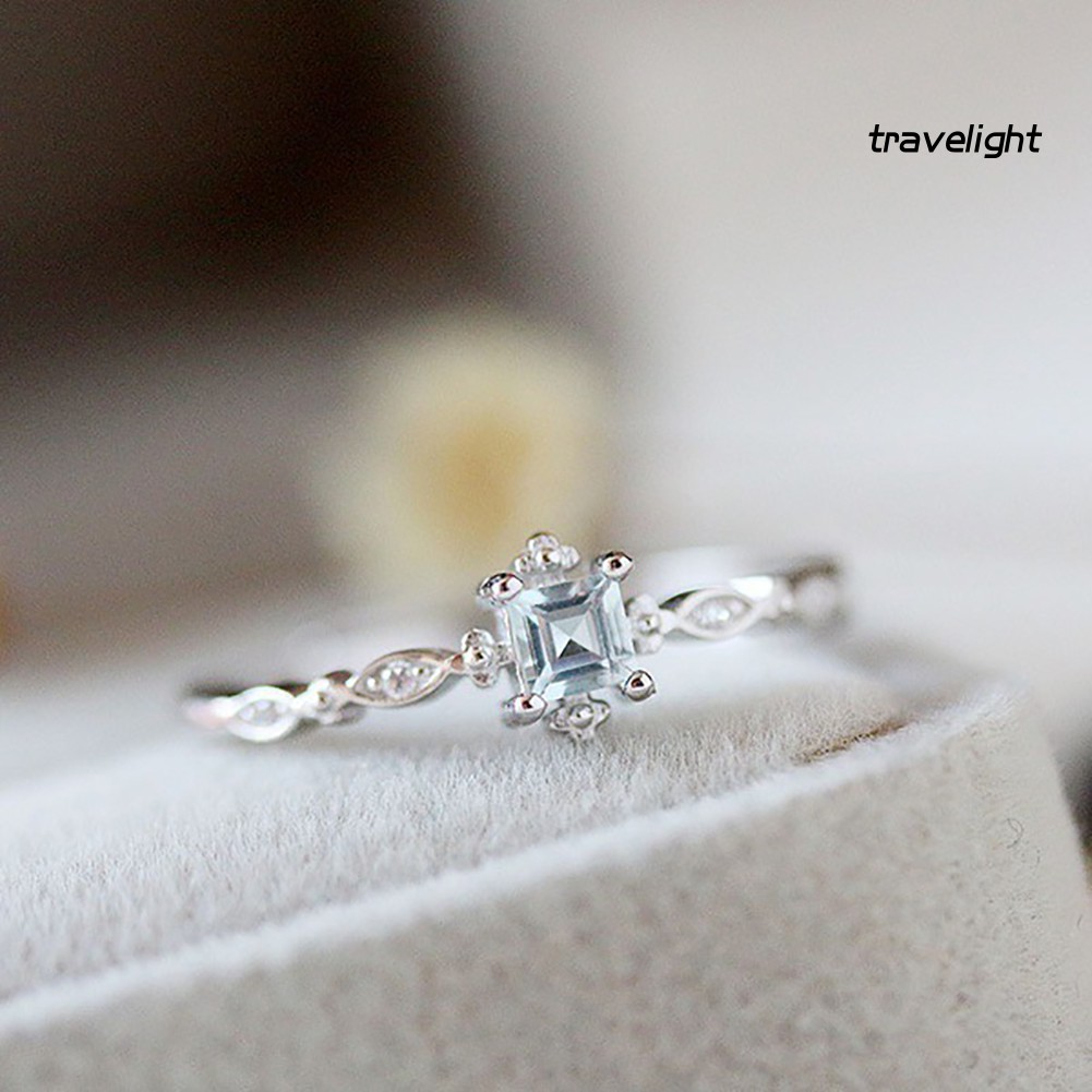 Nhẫn Đính Hôn Đính Đá Zircon Hình Lập Phương