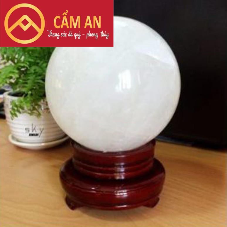 Quả Cầu Phong Thủy Đá Tự Nhiên Màu Trắng Chất Siêu Đẹp Nặng 2kg, Đường Kính 12cm - Tặng Kèm Đế Gỗ