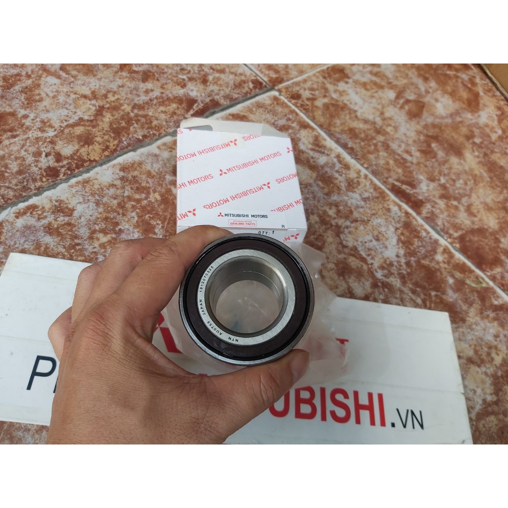 Bi moay ơ trước xe Mitsubishi Attrage và Mirage