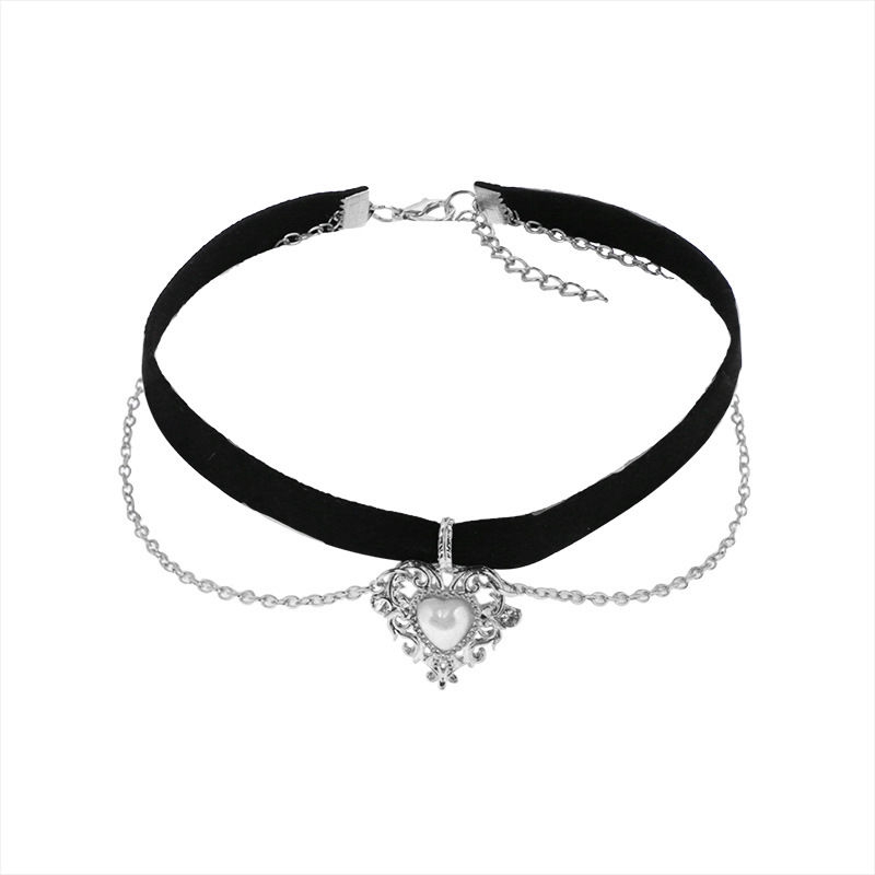 Vòng cổ choker dây nhung ngắn mặt trái tim vàng