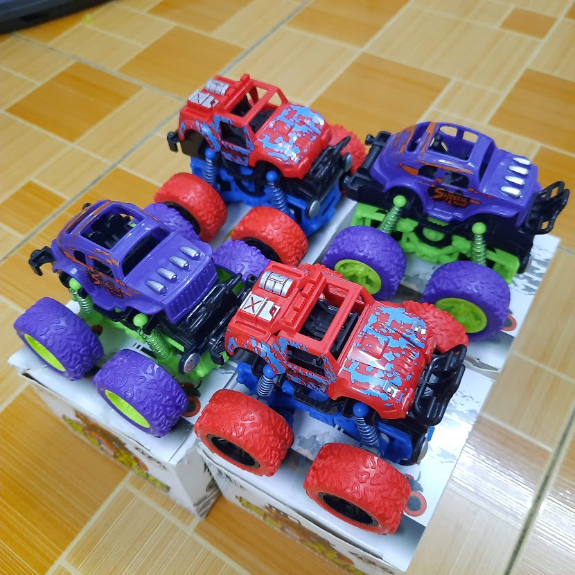 Đồ chơi trẻ em xe ô tô monster truck đẩy trớn xoay 360 độ bằng nhựa an toàn cho trẻ em(xe màu ngẫu nhiên)