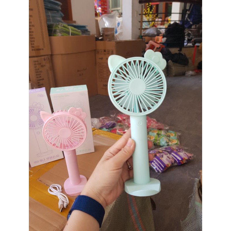 quạt kitty có chổ để điện thoại