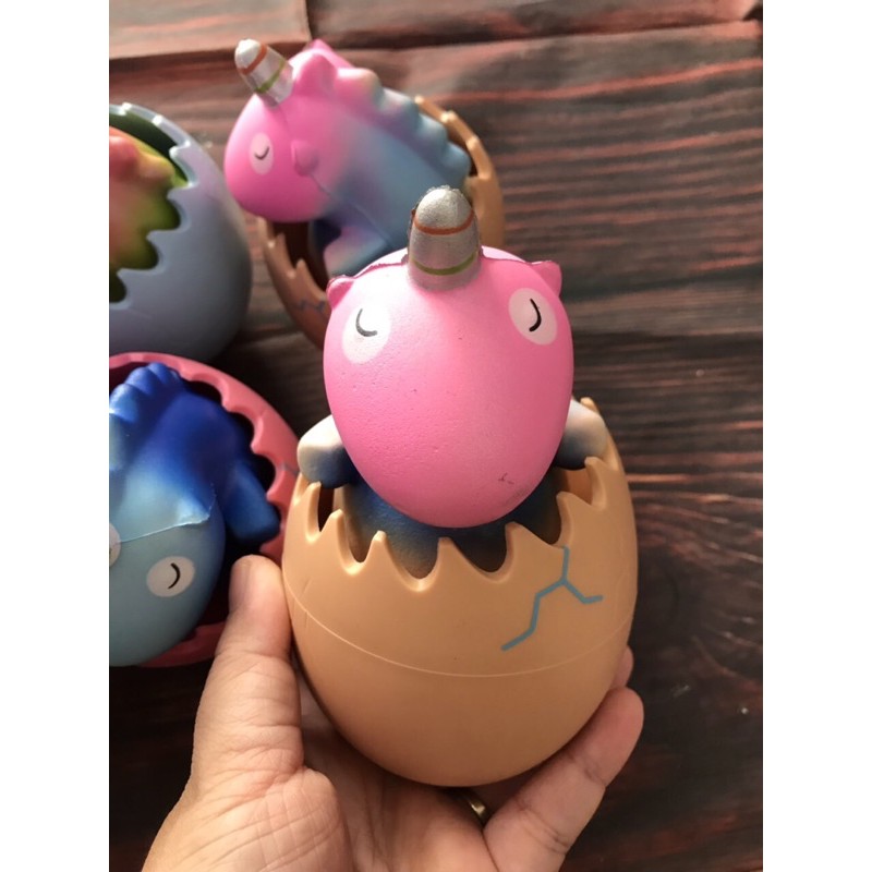 Đồ chơi Squishy trong vỏ nhựa