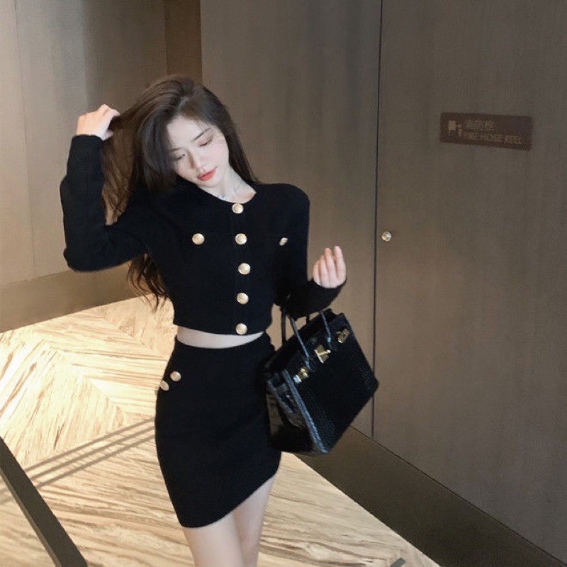 Bộ len dệt kim phối cúc vàng