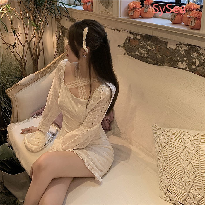 Đầm Trắng Tay Dài Phối Ren Hoa Phong Cách Retro | BigBuy360 - bigbuy360.vn