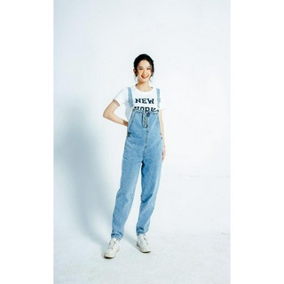 Quần jean yếm dáng baggy
