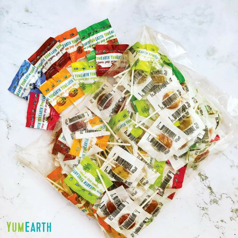 [Yum Earth] 1 que kẹo mút hữu cơ vị hoa quả cho bé