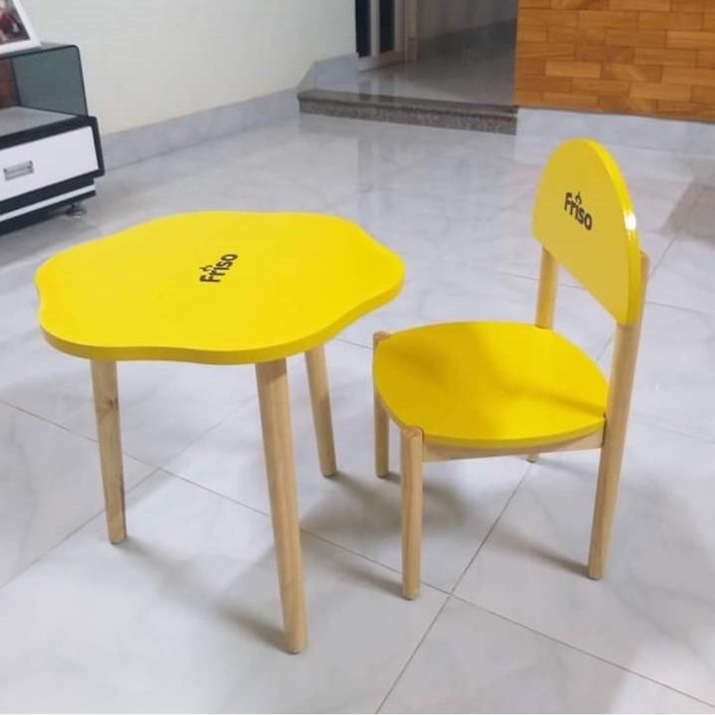 Bộ bàn ghế gỗ cho bé, hàng tặng của Friso Cao Cấp