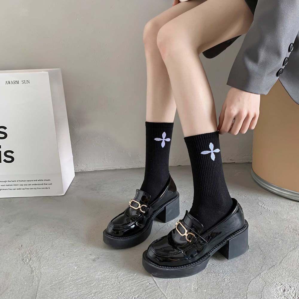 Vớ Thể Thao Đan Chéo Họa Tiết Hoa Dễ Thương Cho Nữ