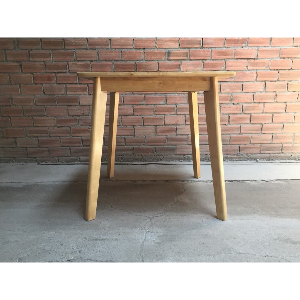 Bàn gỗ cao su tự nhiên 100% chất lượng thẩm mỹ cao