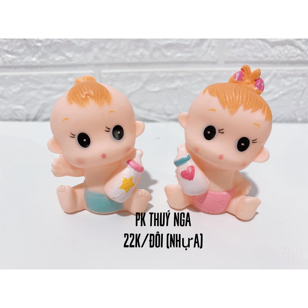 đôi em bé bình sữa (nhựa)