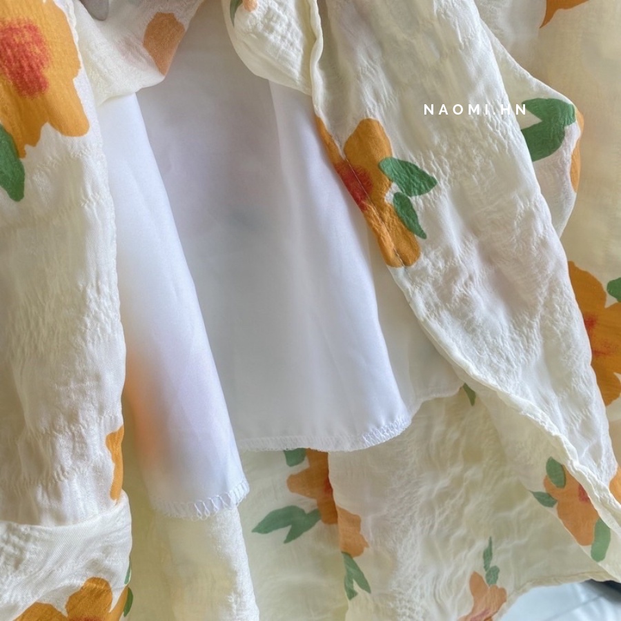 Váy babydoll dáng dài hoa vàng 2 lớp chất xốp bồng bềnh có dây buộc eo. Đầm dáng dài tay bồng babydoll hoa vàng