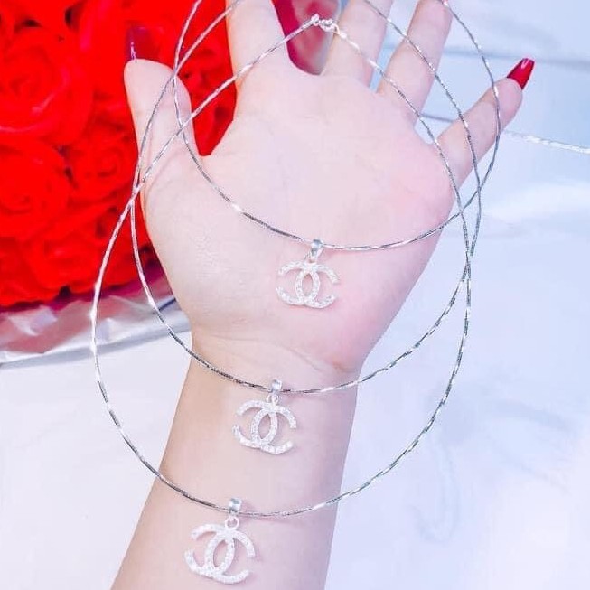Kiềng và mặt bạc sang trọng