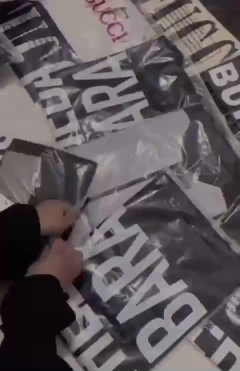 Áo phông nam nữ polo BURBERRY áo cộc unisex cộc tay cổ hình trụ hot trend | BigBuy360 - bigbuy360.vn