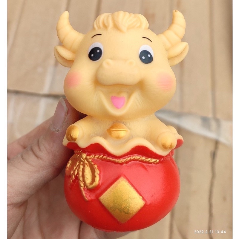 Trâu hũ vàng trang trí bánh kem