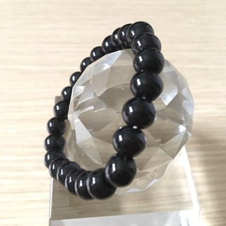 Vòng tay trơn đá đen phong thuỷ