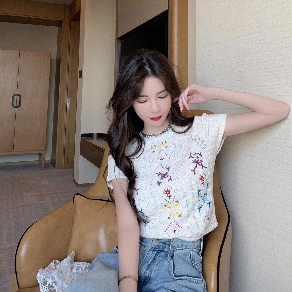 【Hana and Alice】Áo Thun Dệt Kim Tay Ngắn Thêu Họa Tiết Ba Chiều Dễ Thương