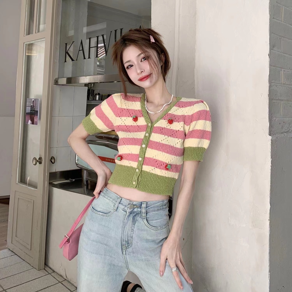 【Hana and Alice】Áo Cardigan Dệt Kim Tay Ngắn Kẻ Sọc In Hình Dâu Tây Dễ Thương