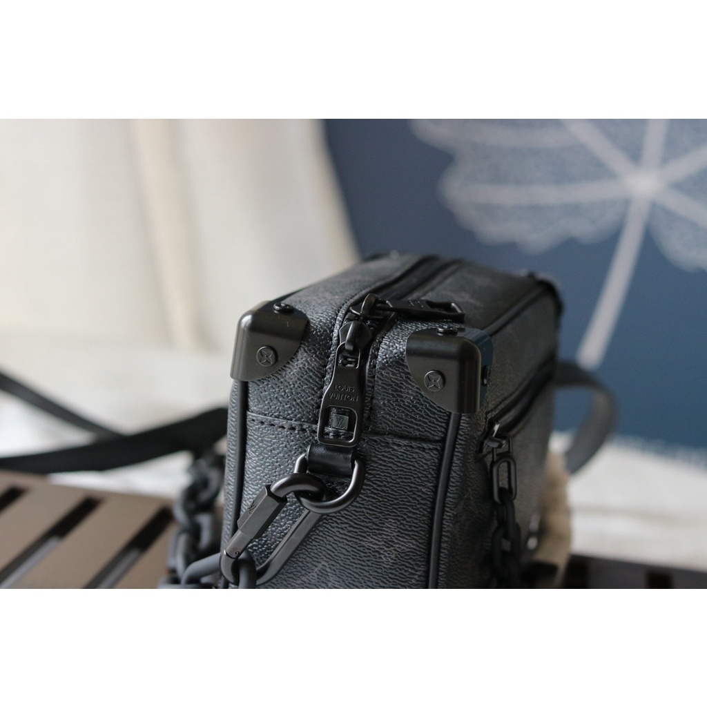 Túi đeo chéo L V hộp cốp dây xích hoa đen fullbox
