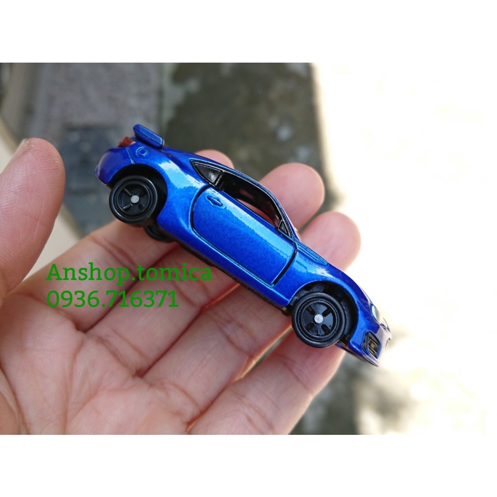 Mô hình xe Subaru mở được cửa màu xanh dương tomica Nhật Bản