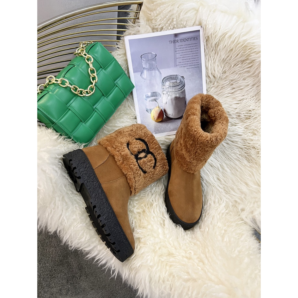 Boot nữ lông da thật thời trang cao cấp 𝘾𝙝𝙖𝙣𝙚𝙡 𝘾𝙝𝙖𝙣n𝙚𝙡 CN thiết kế phần lông ôm chân ấm áp, thoải mái