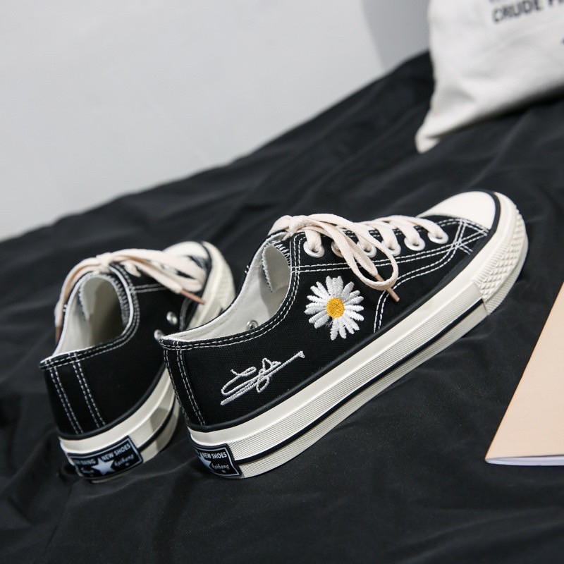 giầy cao cổ nữ convott nữ đen thêu hoa cúc ( convot hoa cúc đen )