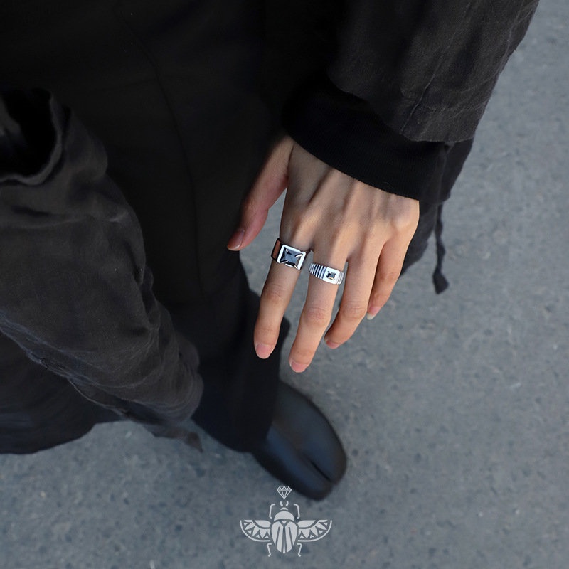 Nhẫn Cặp Màu Đen Đính Đá Zircon Cho Nam Nữ