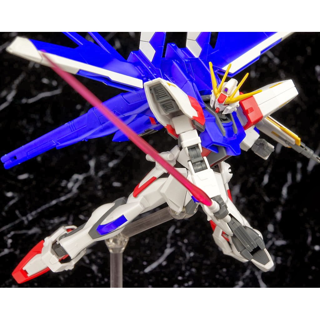 Mô hình lắp ráp Gundam Bandai HGBF 001 Build Strike Gundam Full Package [GDB]