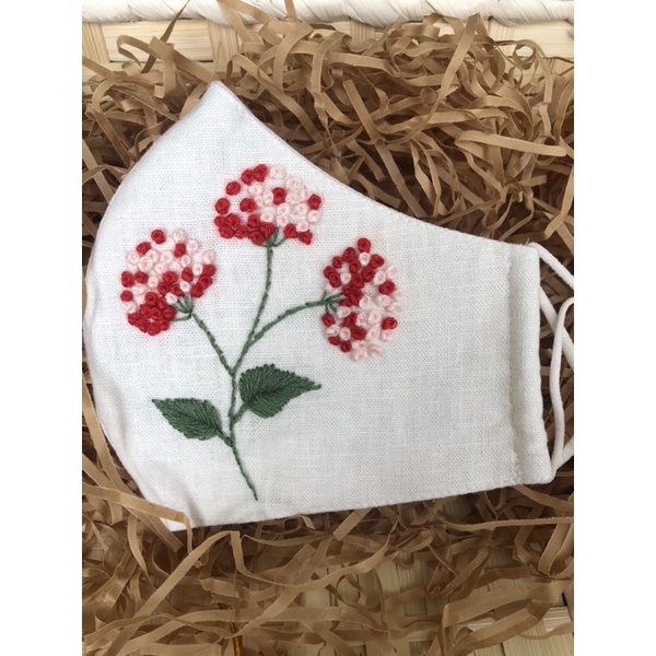 Khẩu trang thêu handmade