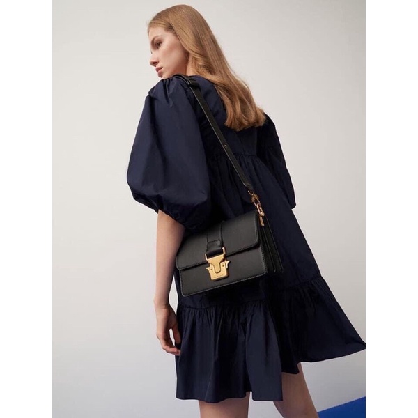 Túi C & k khoá lạ mang phong cách thời trang nữ siêu xinh