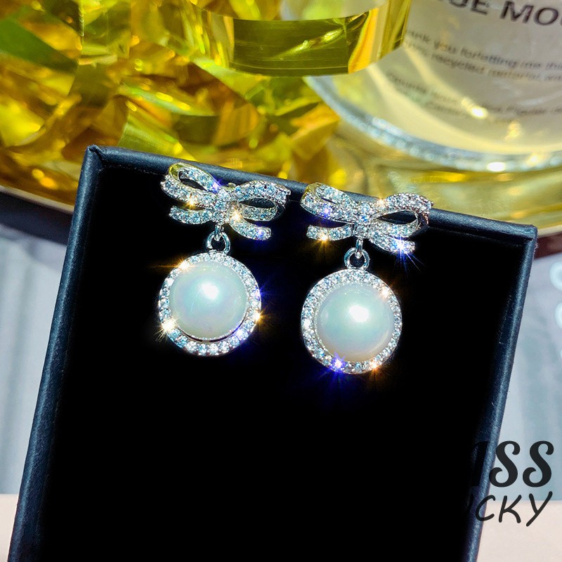 Khuyên tai nữ kiểu dáng thời trang cá tính