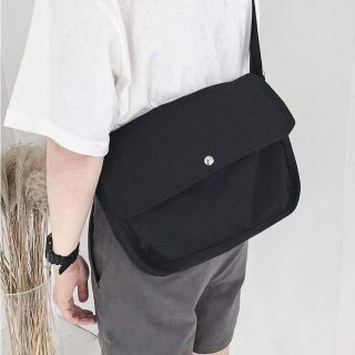 Túi đeo chéo Bag Box 2 màu đen/trắng