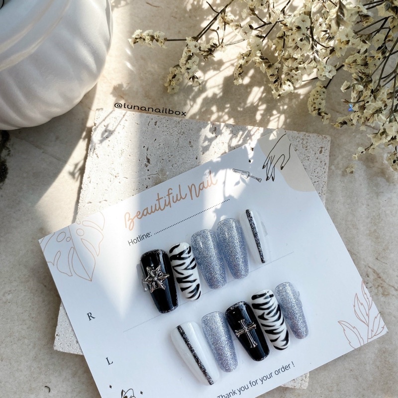 Nailbox thiết kế charm nhũ cá tính