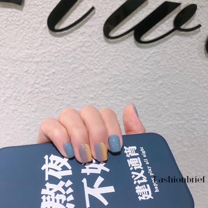 Set móng tay giả màu gradient thời trang cho nữ