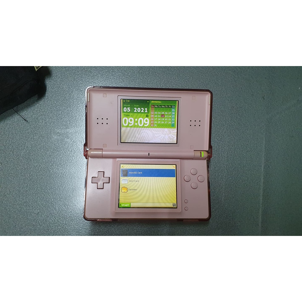 Máy chơi game Nintendo DS lite kèm thẻ R4 1gb, ốp máy.