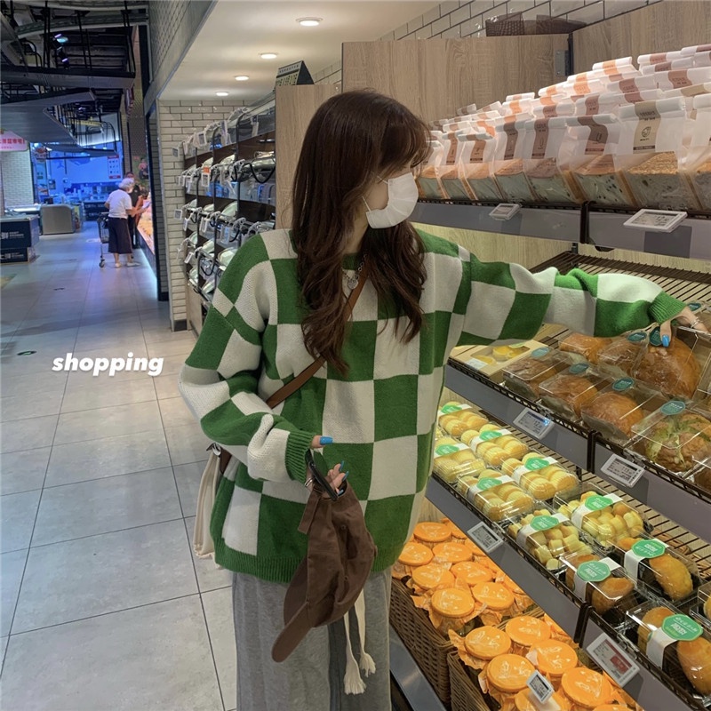 Áo len đan xen màu trắng xanh phong cách Hàn Quốc