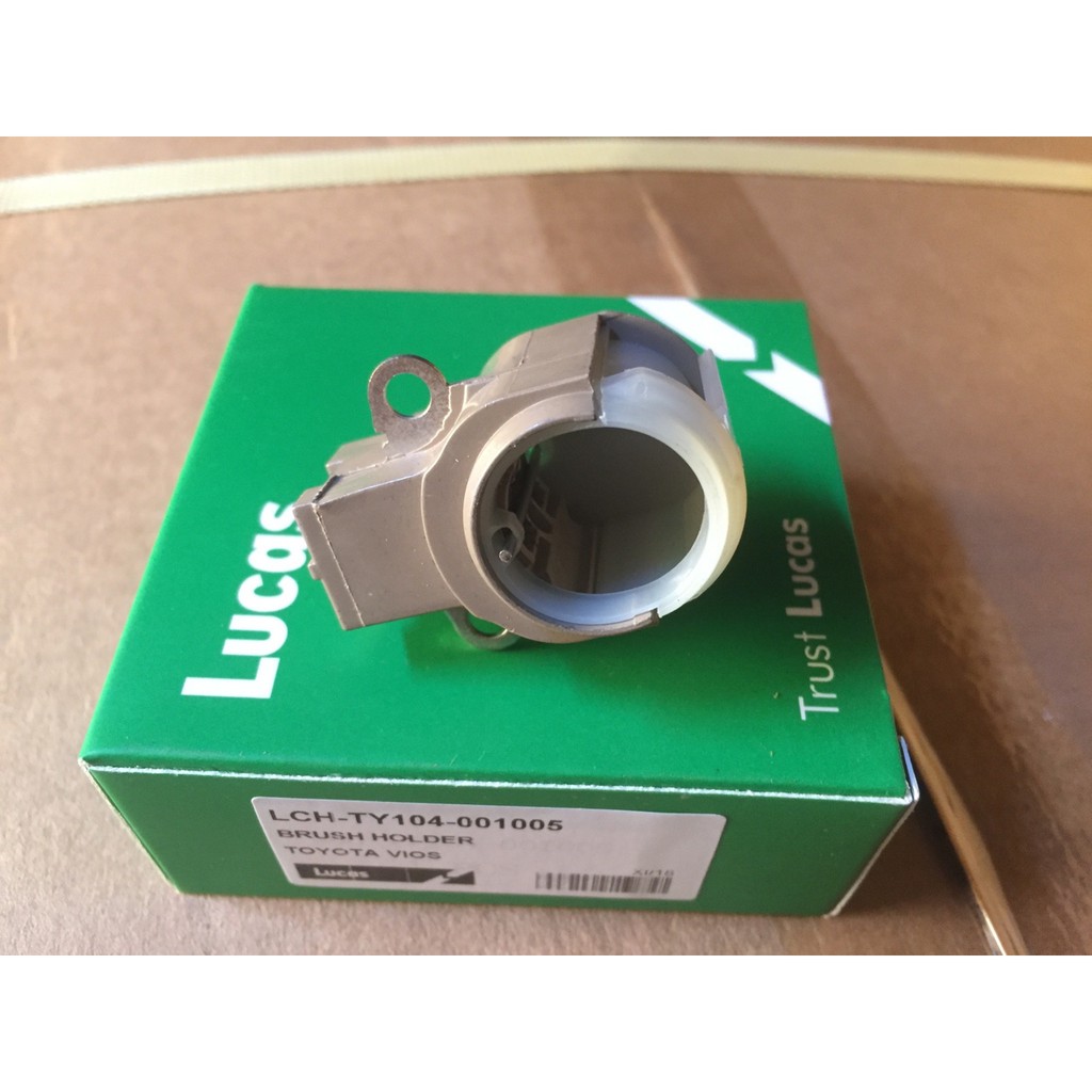 Giá than máy phát xe Toyota Vios nhãn hiệu Lucas LCH-TY104-001005