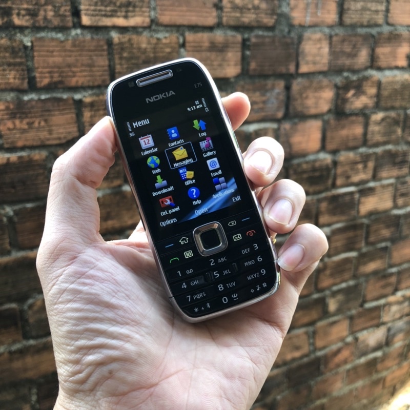 Điện Thoại Nokia E75