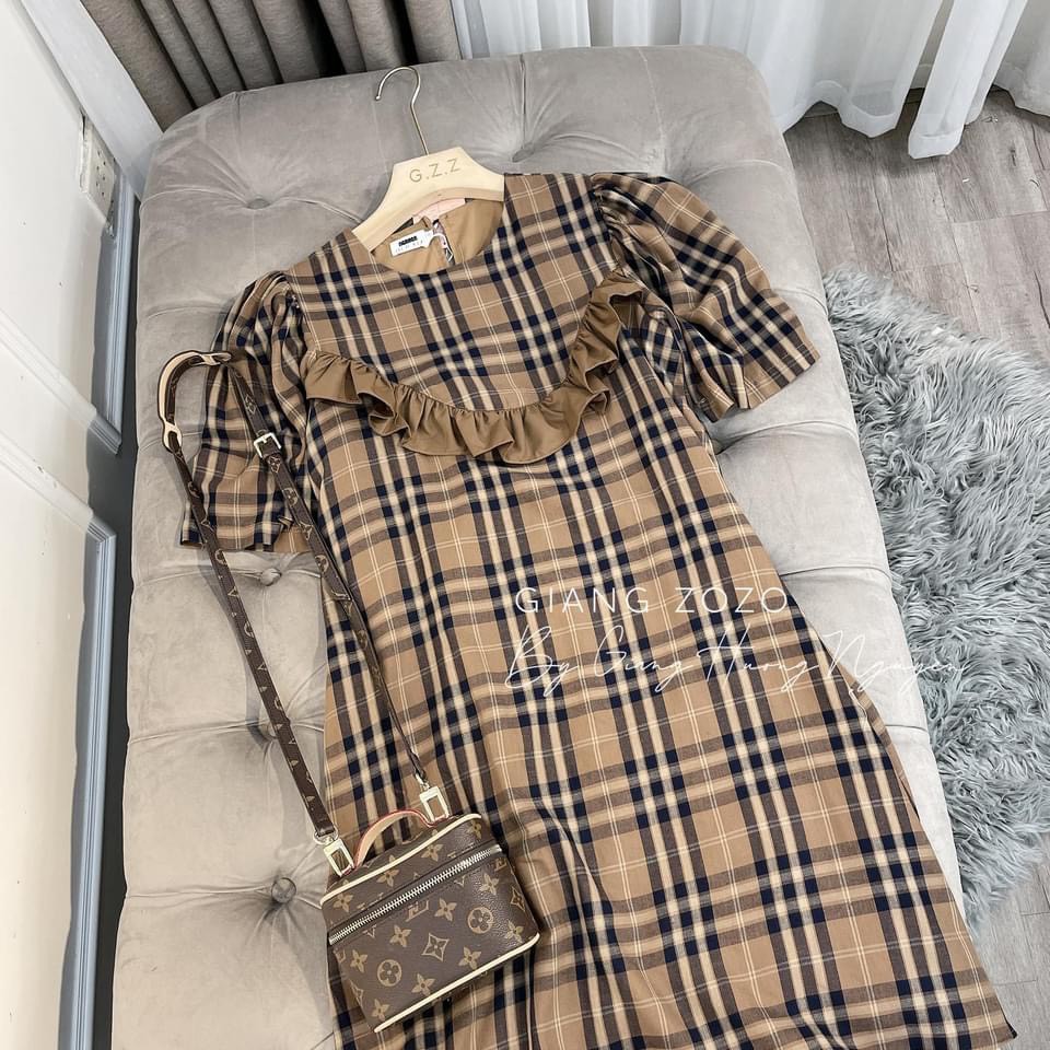 Váy Bầu Hè Kẻ Caro Màu Nâu Cổ Bèo Dáng Suông HD2830 Honey Mommy Đầm Bầu Công Sở Ngắn Tay