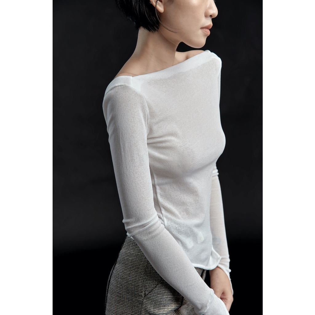 CHEN - ÁO TRẮNG TAY DÀI DÁNG ÔM CỔ THUYỀN HỞ LƯNG VẢI XUYÊN THẤU - 112132 (CRISP LONGSLEEVE IN WHITE) | BigBuy360 - bigbuy360.vn
