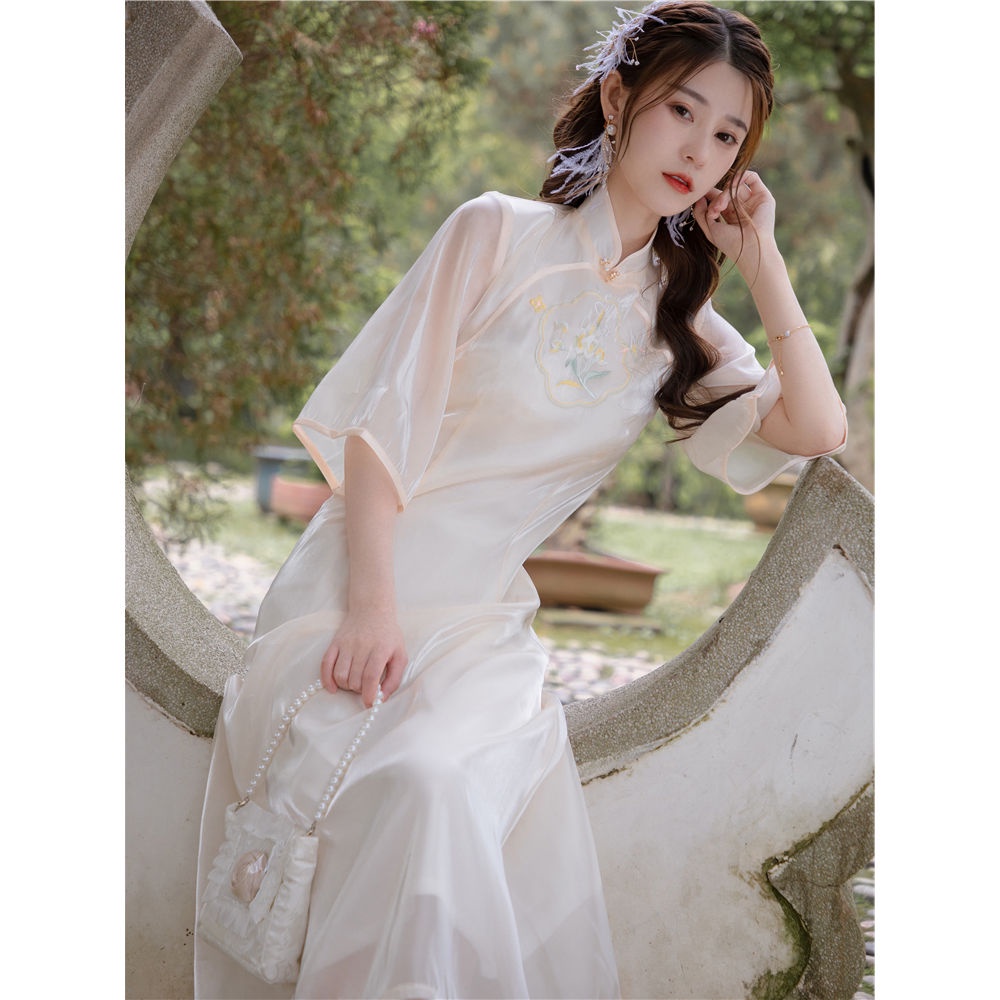 Đầm Sườn Xám Cách Tân Dáng Dài Thêu Họa Tiết Phong Cách Pháp Cổ Điển Mẫu Mới Thời Trang Mùa Hè 2022 Cho Nữ